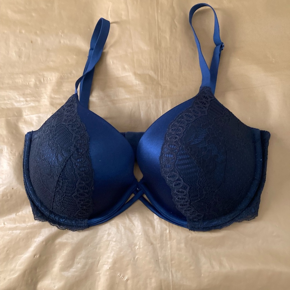 Maidenform Blue and Black Lace Underwire Bra